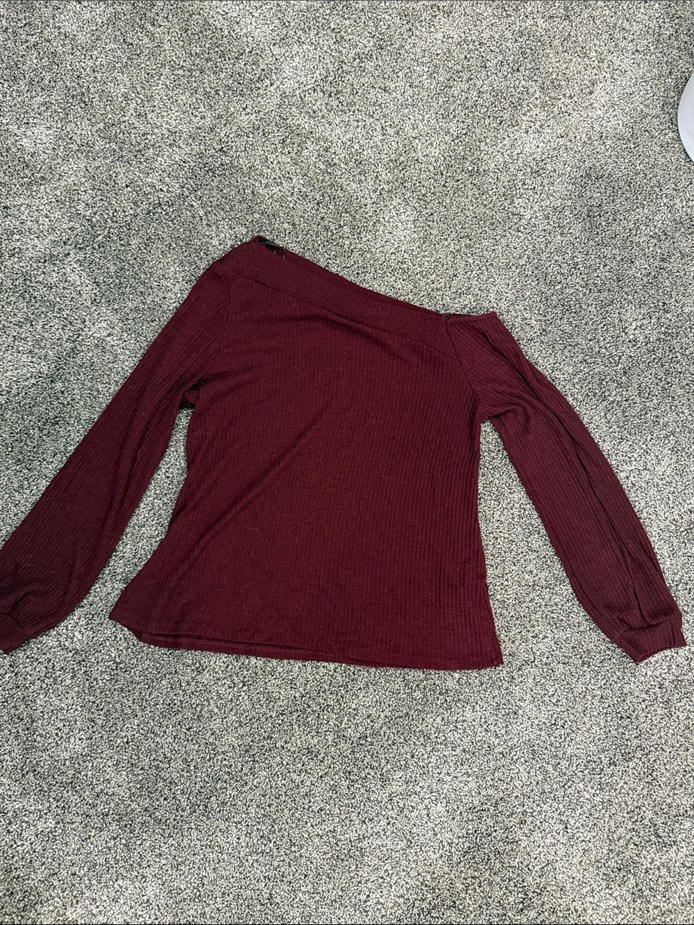 Kaileigh Ribbed One-Shoulder Top in Wine
